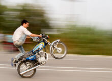 موتورسواری شبانه در دهلران؛ تفریح اجباری یا قمار با جان؟